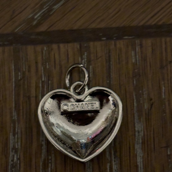 Chanel Black Heart Charm - Picture 4 of 6
